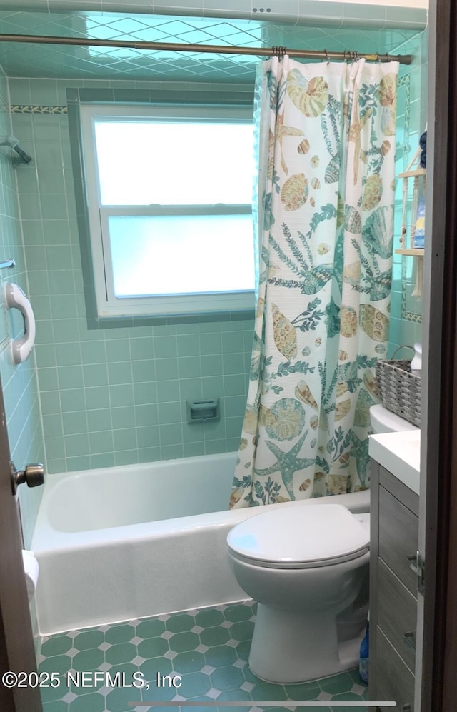 full bath with shower / bath combination with curtain, toilet, and vanity