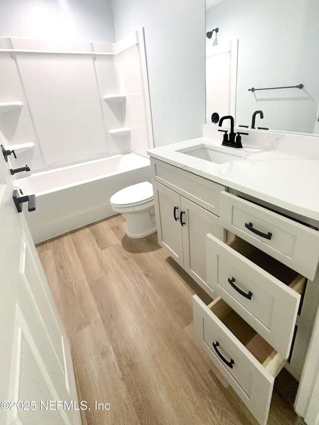 112 Moseley Ave, Palatka, FL 32177 - full bath featuring wood finished floors, vanity, toilet, and shower / washtub combination