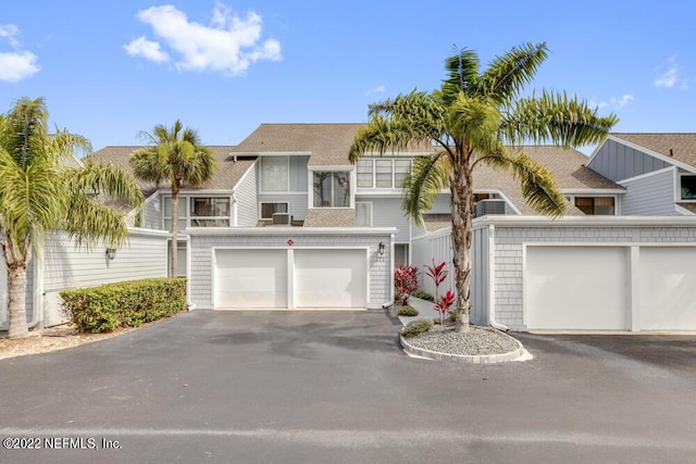 view of front of house featuring a garage and driveway