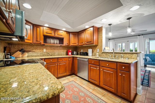 272 Deer Run Ln, Ponte Vedra Beach, FL 32082 - kitchen featuring dishwasher, a peninsula, ceiling fan, a sink, and tasteful backsplash