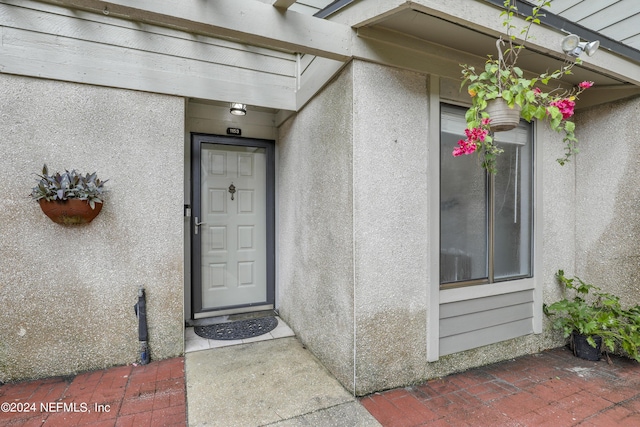 property entrance with stucco siding