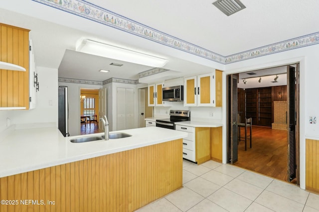 2815 Sylvan Ln S, Jacksonville, FL 32257 - kitchen featuring light countertops, visible vents, a sink, a peninsula, and appliances with stainless steel finishes