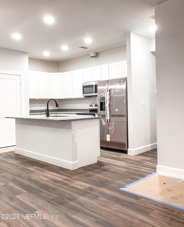 6333 Fox Hollow Ct, Hampton, FL 32044 - kitchen featuring stainless steel appliances, dark wood-type flooring, white cabinetry, recessed lighting, and an island with sink
