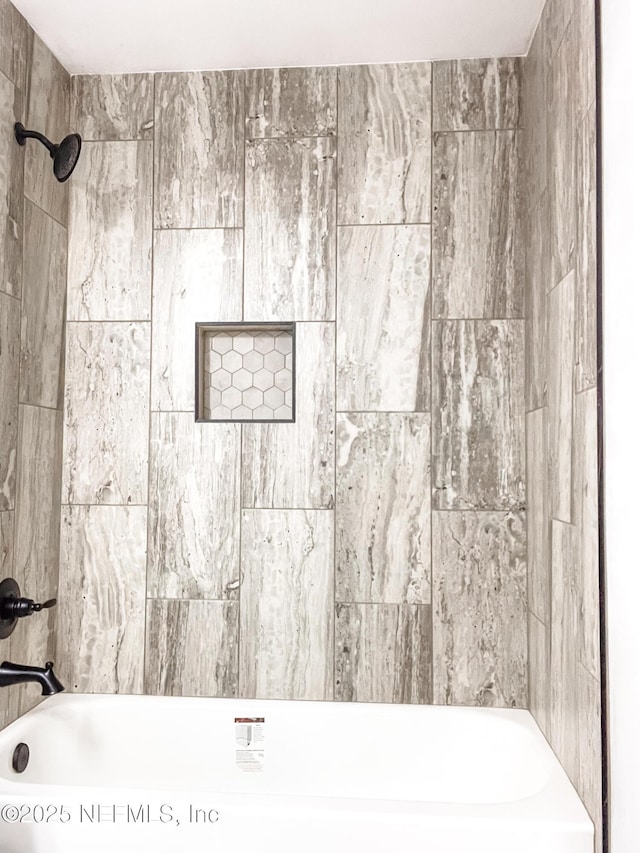 6333 Fox Hollow Ct, Hampton, FL 32044 - full bathroom featuring washtub / shower combination