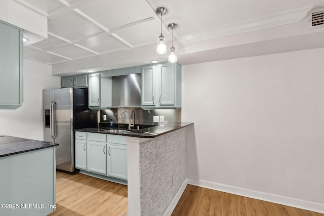 5375 Ortega Farms Blvd Unit 711, Jacksonville, FL 32210 - kitchen featuring light wood-style flooring, a sink, visible vents, baseboards, and pendant lighting