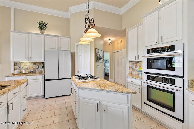 3241 Sequoyah Cir, Saint Johns, FL 32259 - kitchen with ornamental molding, backsplash, a kitchen island, and white appliances