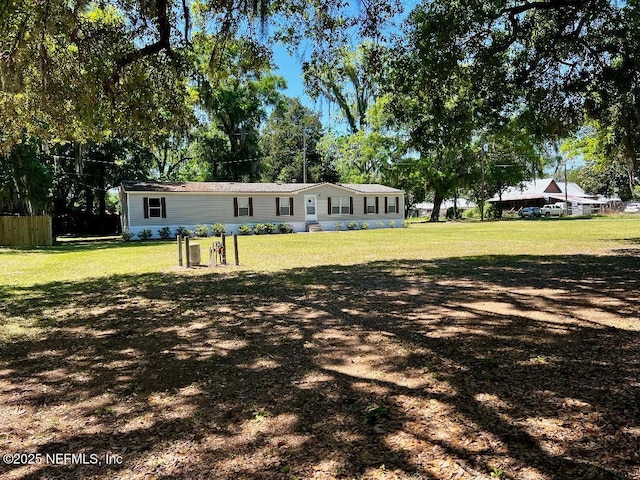 manufactured / mobile home featuring a front lawn