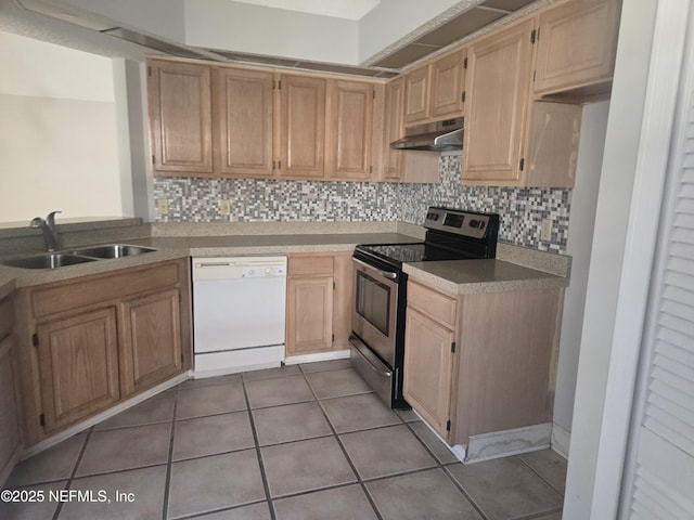 kitchen featuring tasteful backsplash, a sink, stainless steel electric stove, dishwasher, and under cabinet range hood