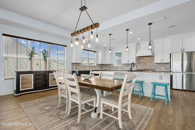 548 Sea Island Dr, Fernandina Beach, FL 32034 - dining space featuring light wood-type flooring and recessed lighting