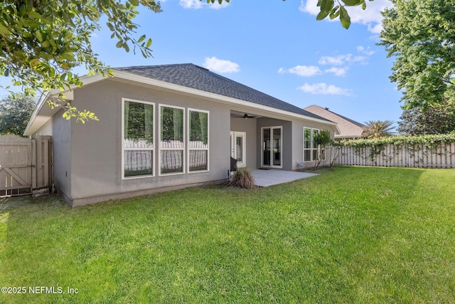 rear view of house featuring a fenced backyard, a yard, a patio, and ceiling fan