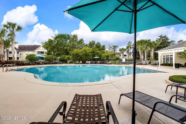 30936 Paradise Commons Unit 221, Fernandina Beach, FL 32034 - community pool with fence and a patio