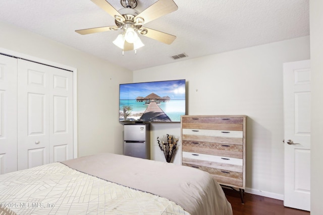 716 Hazelmoor Ln, Ponte Vedra, FL 32081 - bedroom with ceiling fan, visible vents, dark wood finished floors, freestanding refrigerator, and a closet