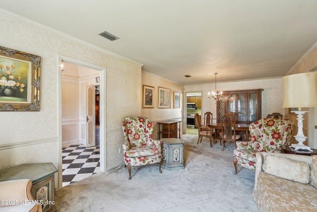 carpeted living room featuring an inviting chandelier, visible vents, and ornamental molding