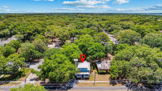 birds eye view of property featuring a forest view