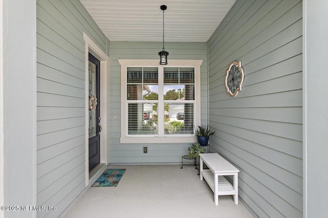 doorway to property with covered porch