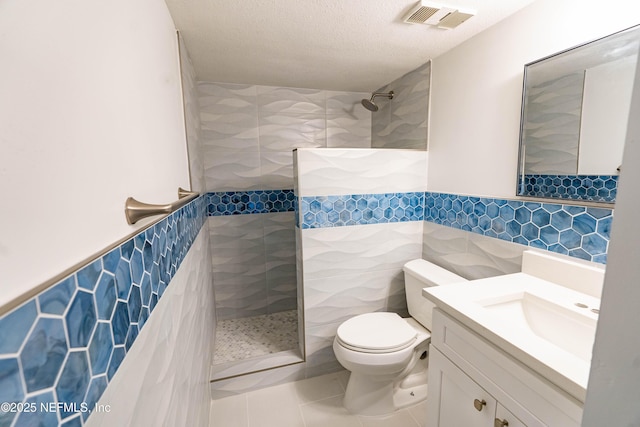 661 Ponte Vedra Blvd Unit 661B, Ponte Vedra Beach, FL 32082 - bathroom featuring tile walls, visible vents, tiled shower, and tile patterned floors