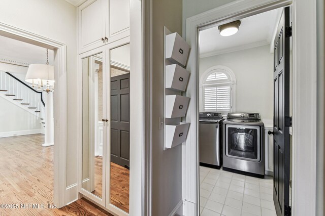 6230 Highlands Ct, Ponte Vedra Beach, FL 32082 - laundry room featuring washing machine and clothes dryer, ornamental molding, a chandelier, light wood-type flooring, and baseboards