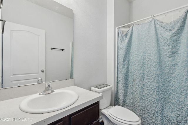 full bathroom with a shower with curtain, vanity, and toilet