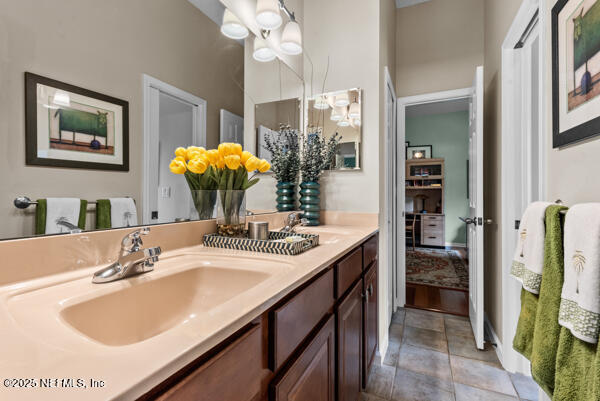 bathroom featuring an inviting chandelier and vanity