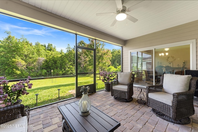 sunroom with ceiling fan