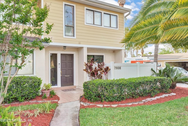 7908 Los Robles Ct Unit 7908, Jacksonville, FL 32256 - view of front of house featuring fence and stucco siding