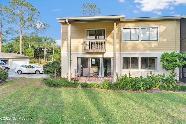 7908 Los Robles Ct Unit 7908, Jacksonville, FL 32256 - back of house featuring a patio area, a balcony, and a lawn