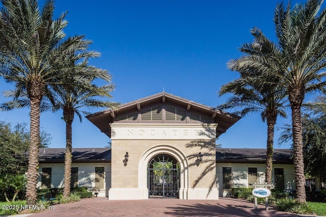 view of front of property