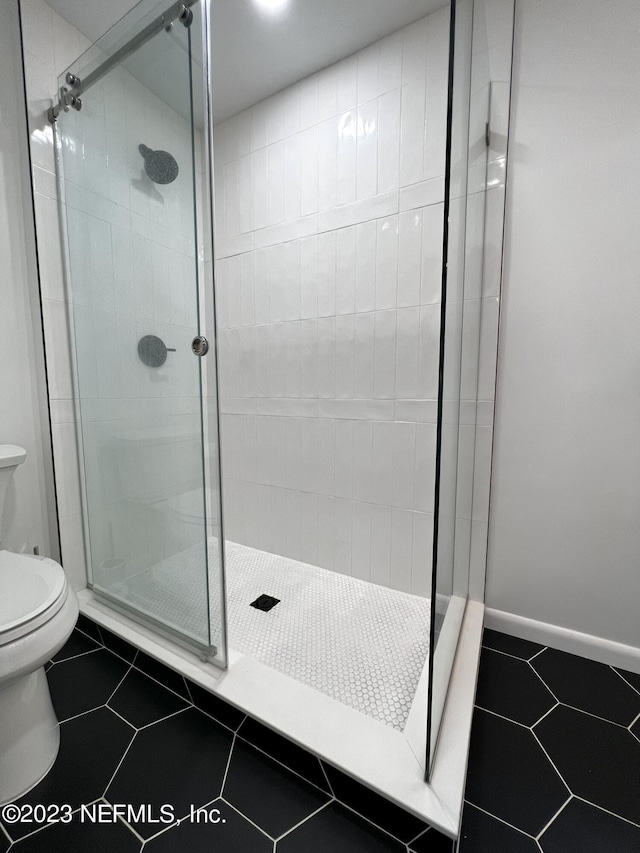 451 Whiting Ln, Atlantic Beach, FL 32233 - full bath featuring toilet, tile patterned flooring, and a stall shower
