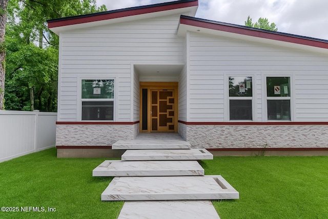 4649 Shelby Ave, Jacksonville, FL 32210 - view of exterior entry with stone siding