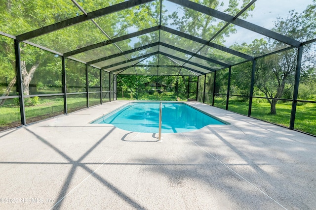 outdoor pool with a lanai, a patio area, and a yard