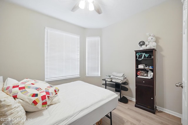 bedroom featuring light wood-style floors, baseboards, and ceiling fan