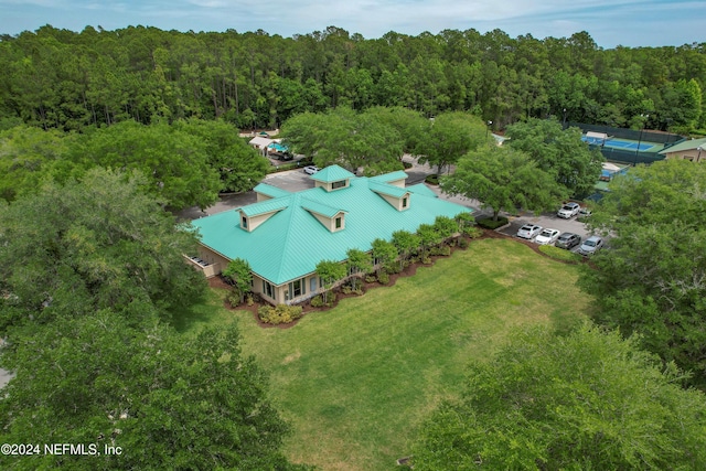 bird's eye view featuring a wooded view