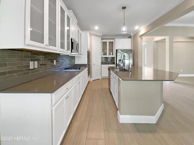 350 Latrobe Ave, Saint Augustine, FL 32095 - kitchen with stainless steel appliances, backsplash, dark countertops, ornamental molding, and a sink
