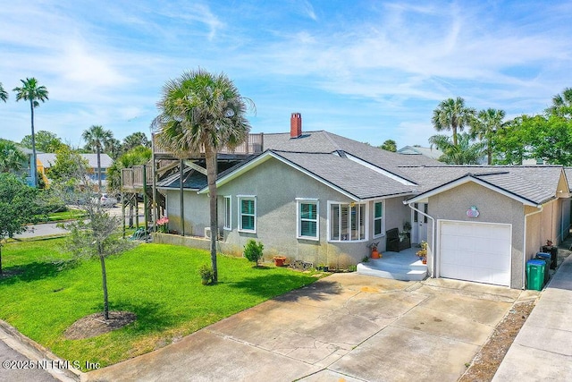 view of front facade with stucco siding, driveway, an attached garage, and a front lawn