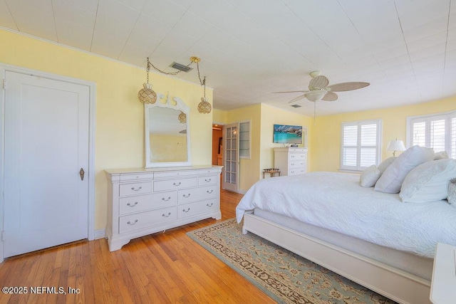 bedroom with light wood-style flooring and ceiling fan