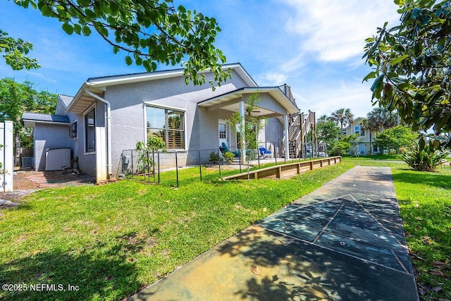 view of front of property featuring stucco siding