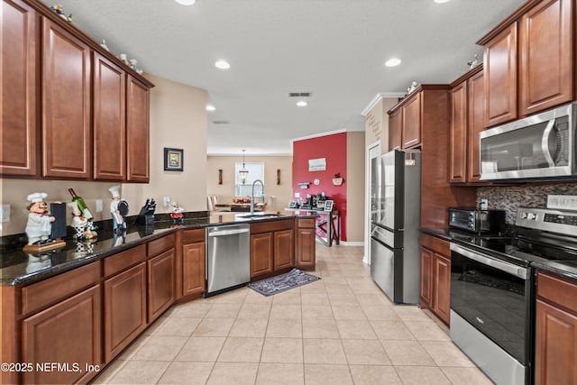 104 Nunna Rock Trl, Saint Augustine, FL 32092 - kitchen with appliances with stainless steel finishes, a sink, a peninsula, tasteful backsplash, and recessed lighting