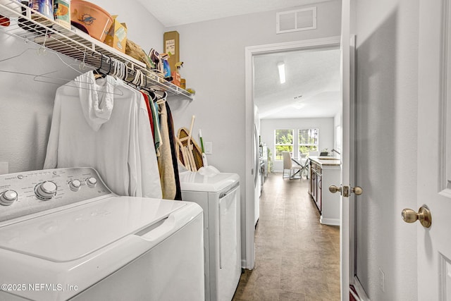 laundry area featuring a sink, independent washer and dryer, tile patterned floors, laundry area, and visible vents