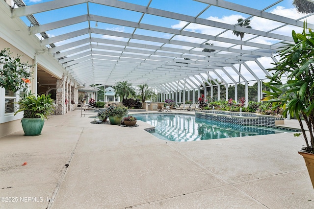 view of swimming pool featuring a patio area and a pool with connected hot tub