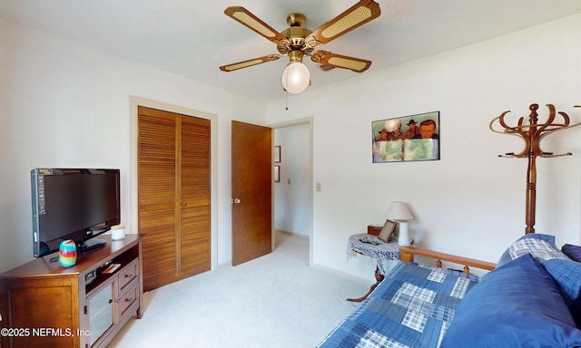 living area with ceiling fan and light carpet