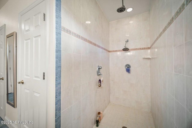 full bathroom featuring tiled shower