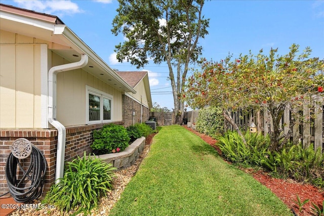 4201 San Pablo Rd S, Jacksonville, FL 32224 - view of yard with fence