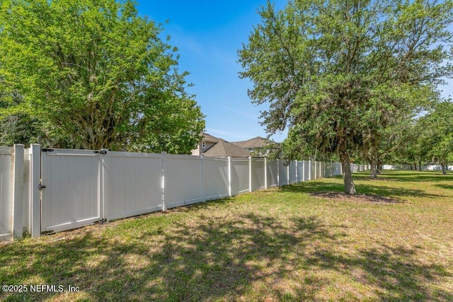 view of yard featuring a gate