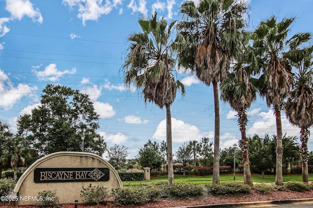 view of community / neighborhood sign