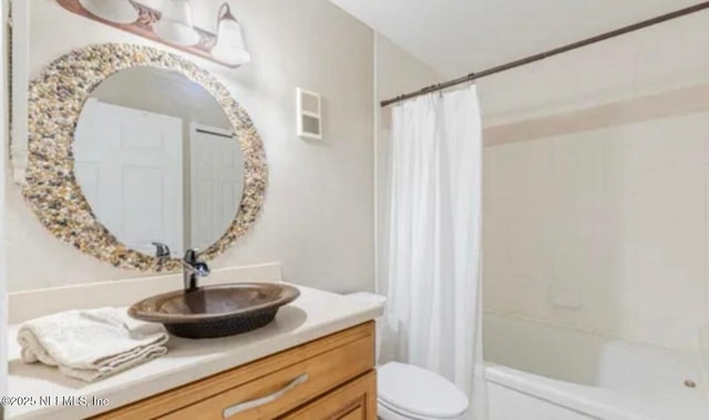 500 Sandiron Cir Unit 517, Ponte Vedra Beach, FL 32082 - full bath with visible vents, shower / bathtub combination with curtain, toilet, and vanity