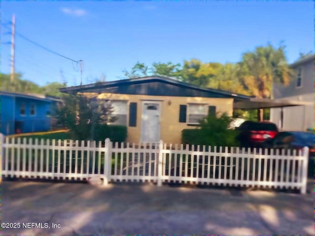 view of front of house with a fenced front yard