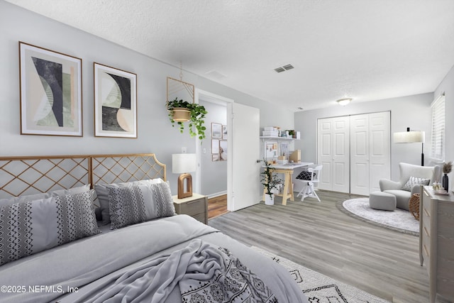 4043 Marland St, Jacksonville, FL 32209 - bedroom featuring wood finished floors, visible vents, a textured ceiling, and a closet