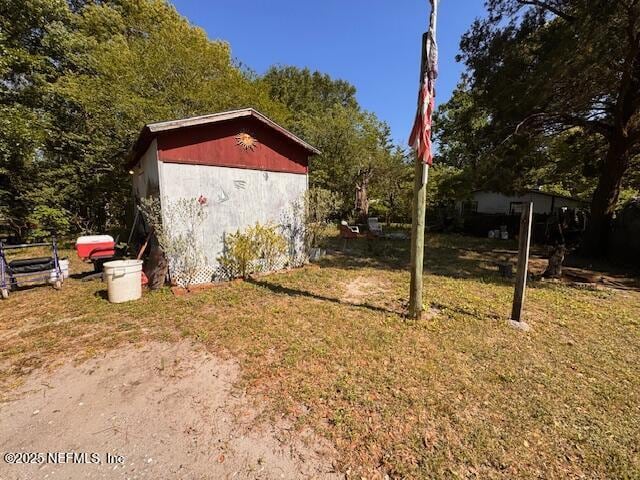 exterior space featuring an outbuilding and a yard