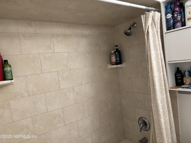 6050 Carrevero Dr S, Jacksonville, FL 32216 - full bath featuring shower / tub combo with curtain