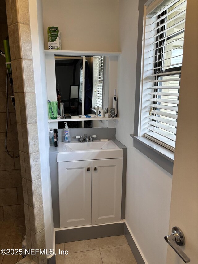 6050 Carrevero Dr S, Jacksonville, FL 32216 - bathroom with tiled shower, vanity, and tile patterned flooring